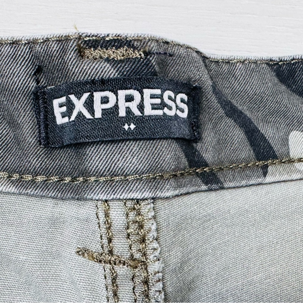 Express Camo Shorts - Picture 2 of 3